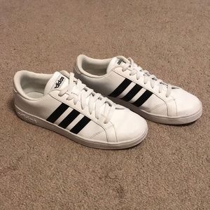 *MUST GO* white adidas sneakers